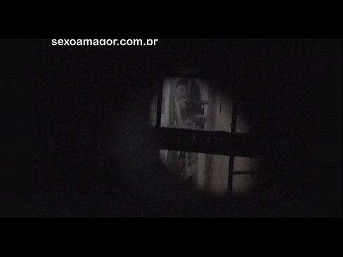 ❤️ Blondie blir hemligt videofilmad av en voyeur från grannskapet gömd bakom ihåliga tegelstenar ❤ Sluts at us ❌