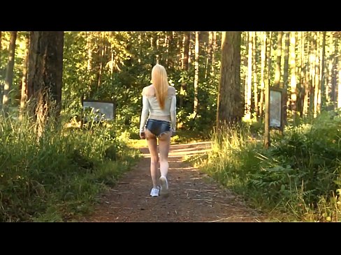 ❤️ Vacker kvinna rör sig långsamt, inte nakenvideo ❤ Sluts at us ❌